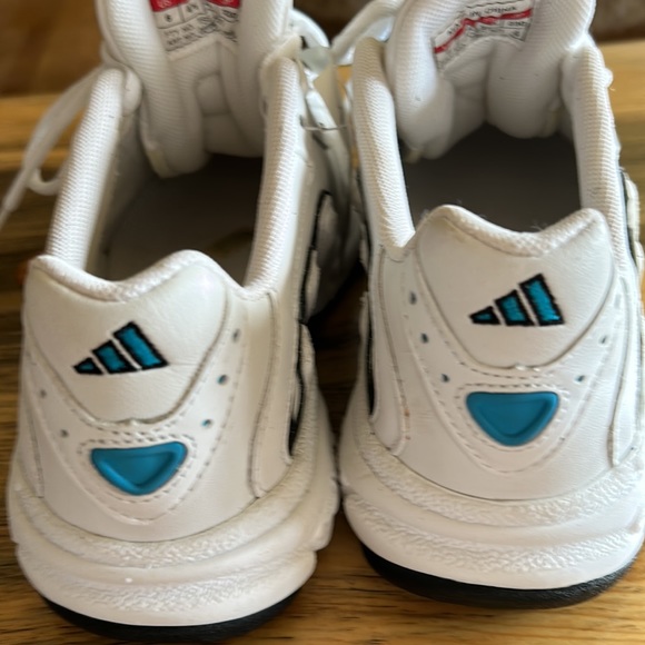 Womens Adidas Galaxy shoes - Picture 3 of 8